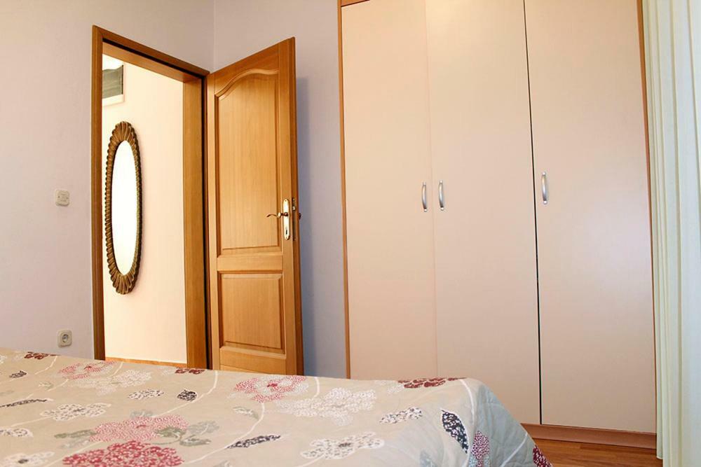 Apartmani Zeljko Metajna Eksteriør billede
